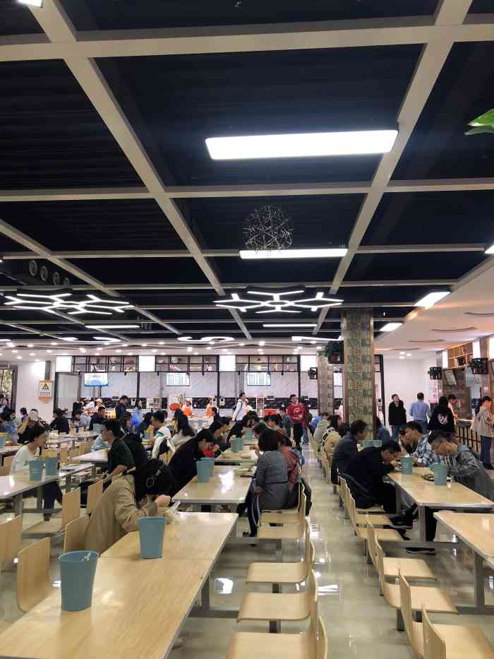 西北农林科技大学-学生第二餐厅-"第二调剂食堂旁边的米线店,环境还不
