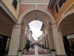 -佛罗伦萨小镇广佛名品奥特莱斯(疏港路店)