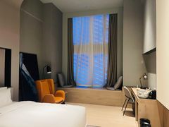 -上海虹桥中心爱琴海亚朵S酒店