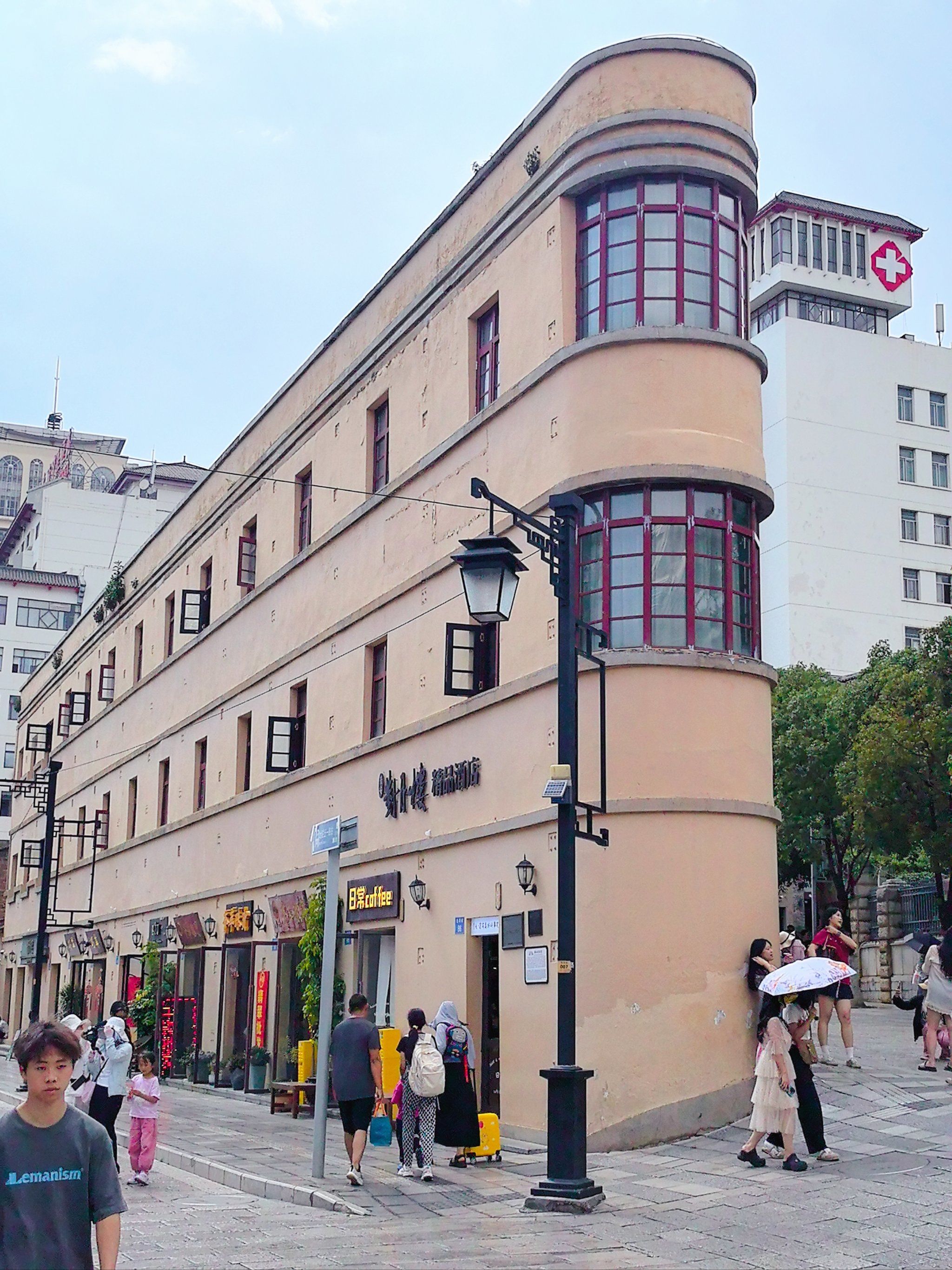 人潮涌动的午后