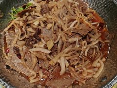 -帅巴人舅母子腊蹄民俗村