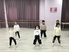 -小荧星艺校(大宁分校)