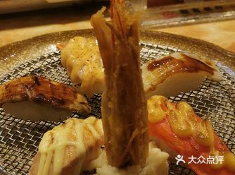 有没有和我一样喜欢吃「炙烧特级寿司拼盘」 