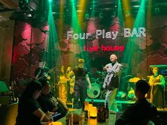 -FOUR PLAY BAR