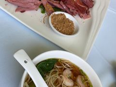 酸汤海鲜面-静之湖湖畔餐厅