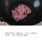 土豆500g，猪肉馅500g，洋葱1个，鸡蛋1个