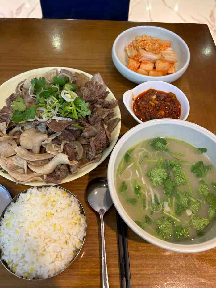 梅花狗肉馆(光明街店)-"中午去吃的,托了淡季的福,竟然顺利入座,.
