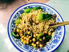 -渝之汇牛肉豌杂面