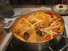 -尚尚仙·酸汤猪手·猪肚鸡火锅(华联万柳购物中心店)