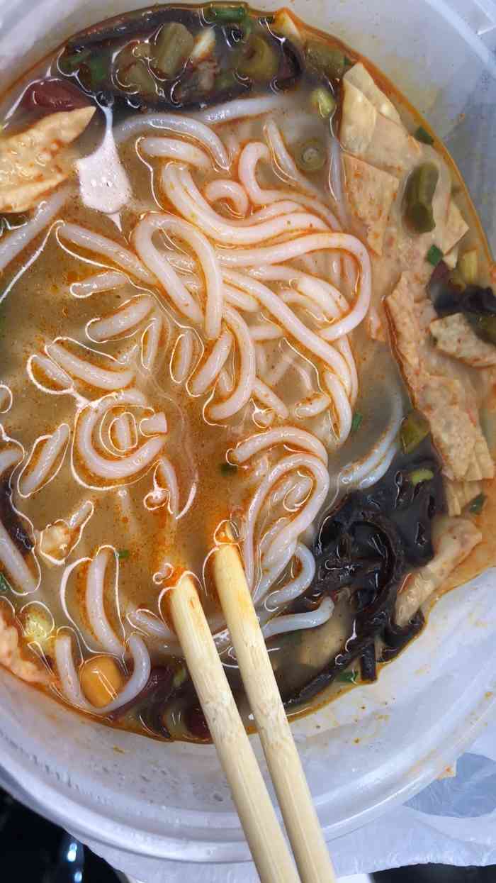 茂掌柜螺蛳粉(莘庄店)-"地处美食广场一隅,第一次去的话不太好找～.