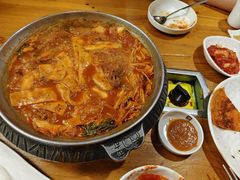 土豆排骨火锅（辣）-喇喇排骨火锅·传统韩式脊骨汤(望京西园总店)
