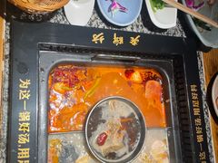 -老牌坊云南鱼豆花火锅(哈西万达店)