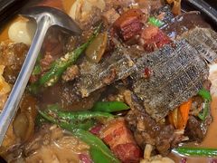 -帅巴人舅母子腊蹄民俗村