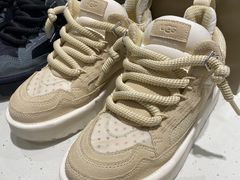 -UGG(燕莎奥特莱斯购物中心店)