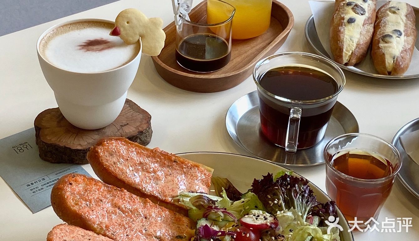 他家还有很多好吃的面包售卖