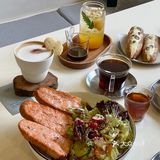 他家还有很多好吃的面包售卖