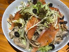 烟熏三文鱼杂菌沙拉-BE BRIGHT KITCHEN(正佳广场店)