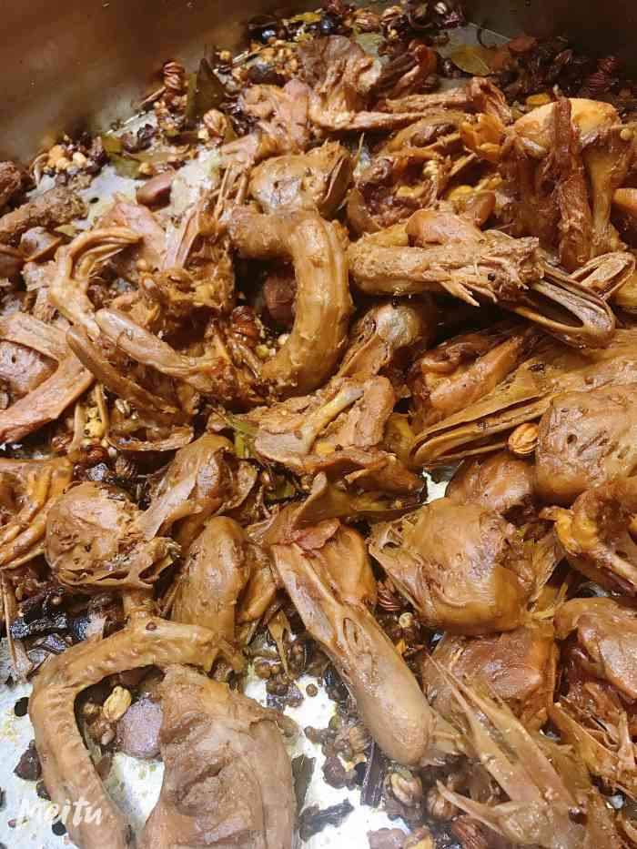 柳丫鸭(鼓楼店)-"上午逛鼓楼看到这家热气腾腾刚出锅的鸭头,.