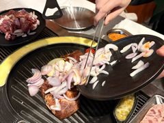 -山野的朋友露营炭火烤肉