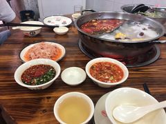 -周良天山牛杂城(天山路总店)