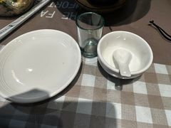 餐具摆设-百味地锅鸡(财校分店)