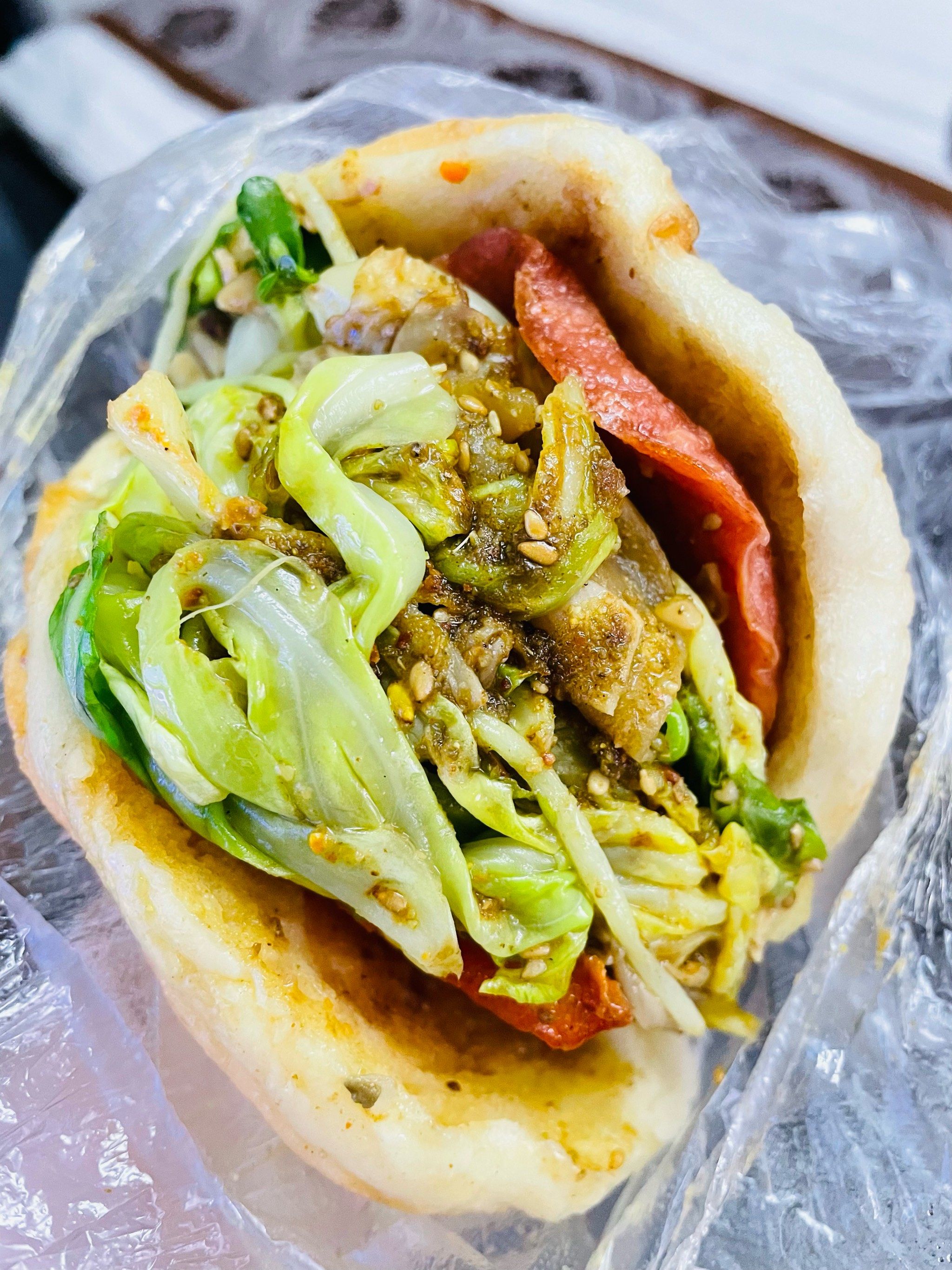 来到济宁怎么能不吃夹饼呢,由于离乌拉拉同款店太