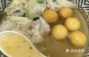 Hong Kong-style Wonton Noodles with Fish Balls