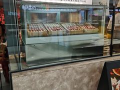 面包甜点陈列柜-大师兄·西北小馆(南沙万达广场店)