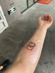 -龙之吻专业刺青·手工耳洞·纹身去色