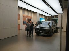 -理想汽车(世纪汇店)