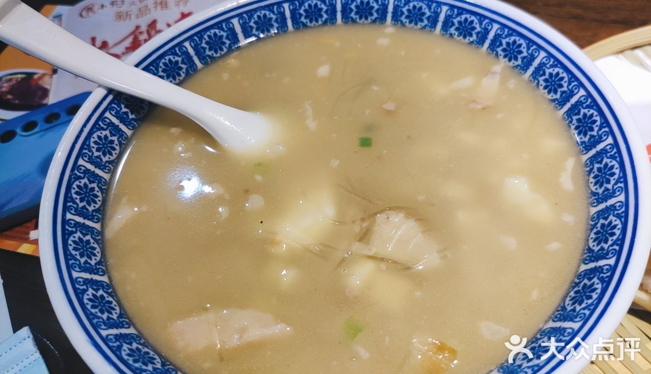 里边又有韧劲 口感刚刚好 口味也适中 肉夹馍是酥脆饼皮
