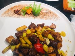 珍菌炒安格斯牛肉粒-渝半城经典川粤菜(重庆天地店)