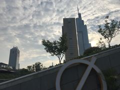 -UNI UNI(环亚凯瑟琳店)