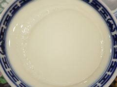 招牌姜撞奶任意配-广信牛奶甜品世家(台东店)