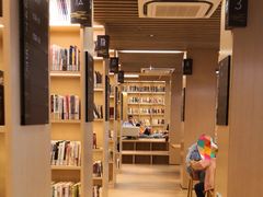 -漕河泾街道图书馆(漕河泾社区文化活动中心店)