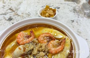 Fresh Shrimp, Oyster, and Egg Rice Noodle Roll