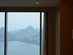 -百灵希尔顿逸林酒店大堂吧