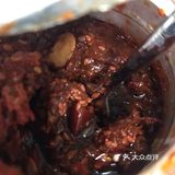 翻炒至变色 倒入芹菜 一起翻炒 快熟时