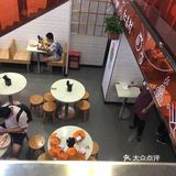 比这周边的餐厅环境好很多，有肠粉也有饭，甜点也多样