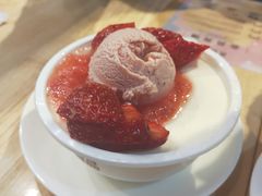草莓梦幻雪双皮奶-满记甜品(王府井北京市百货大楼店)