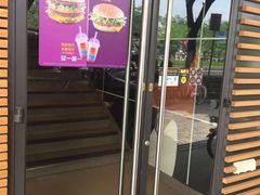 门面-麦当劳(龙洞店)