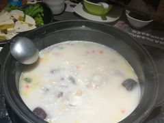 -洪氏嗨捞·广东猪肚鸡·椰子鸡火锅(西咸万象城店)