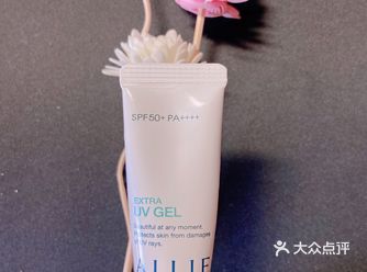 明星同款反白光——皑丽倍护防晒水凝乳
