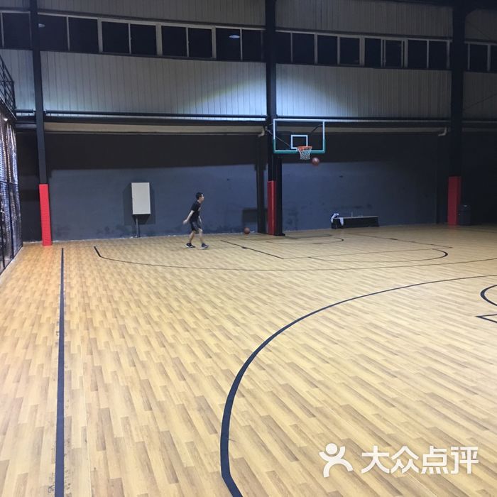 抛物线篮球公园