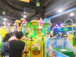 -维佳童话镇演出现场(徐东店)