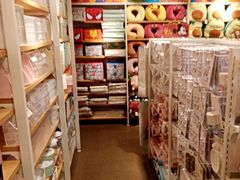 -名创优品(北京新中关购物中心地铁层店)