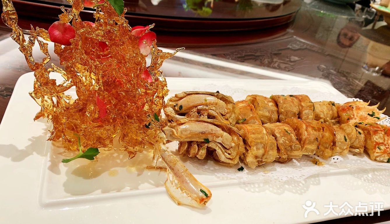 可以容纳我们部门20几号人