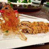 可以容纳我们部门20几号人