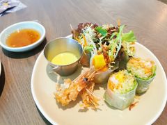 酥炸老虎虾香芒米纸卷配榴莲汁-CHINCHIN 青青·泰国料理(万象食家店)