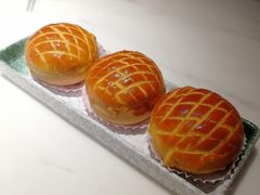 酥皮水牛奶菠萝包-陶陶居酒家(新天地店)